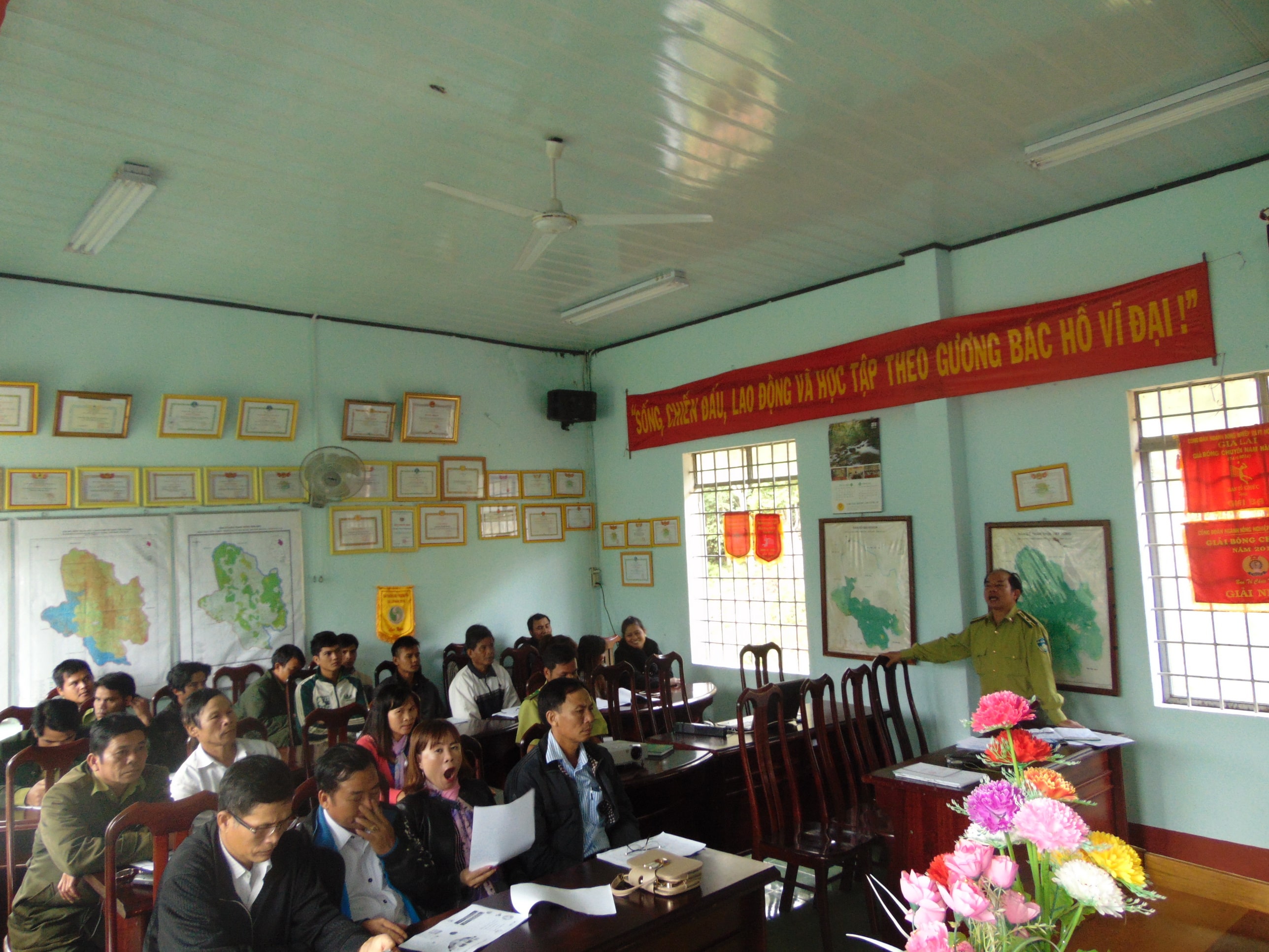 Hội nghị đông người tại hội trường khu bảo tồn